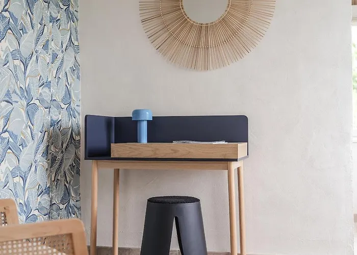 Venez Chez Vous La Maison Bleue