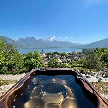 Venez Chez Vous La Maison Bleue *